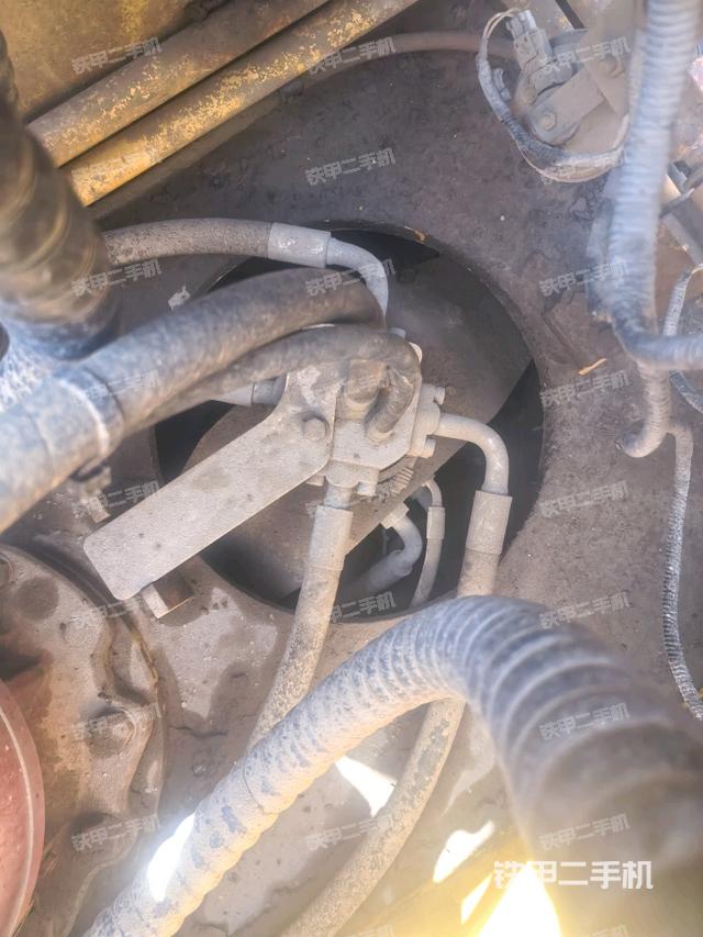 中央回轉接頭特寫(上車部件) 中央回轉接頭特寫(上車部件)