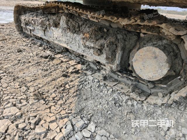 右側(cè)履帶整體(行走機(jī)構(gòu)) 右側(cè)履帶整體(行走機(jī)構(gòu))