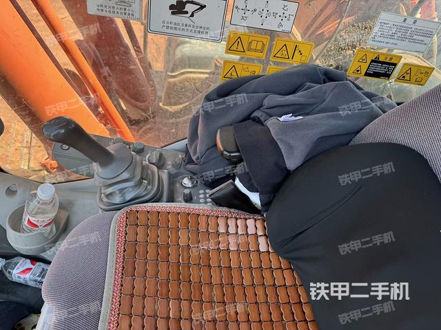 座椅左側(cè)控制臺/音響/含左手柄（駕駛室部分）