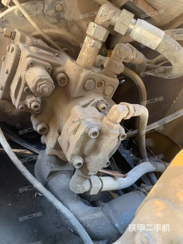 液壓泵艙室正面整體(整機(jī)外觀) 液壓泵艙室正面整體(整機(jī)外觀)