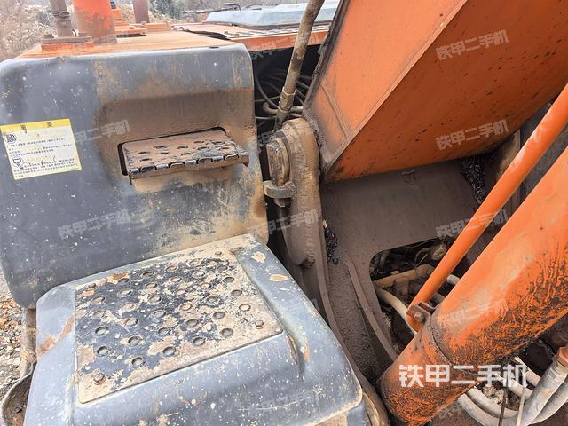 大臂根部?斜視(工作和回轉(zhuǎn)裝置) 大臂根部?斜視(工作和回轉(zhuǎn)裝置)