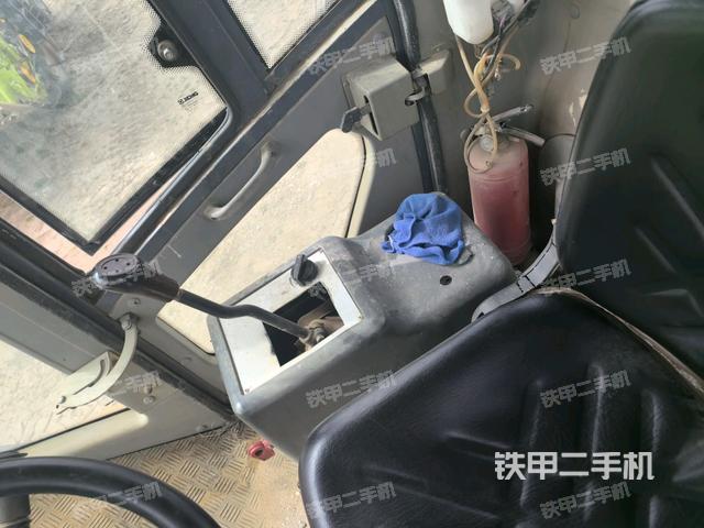 儀表盤(pán)全景（壓路機(jī)駕駛室）