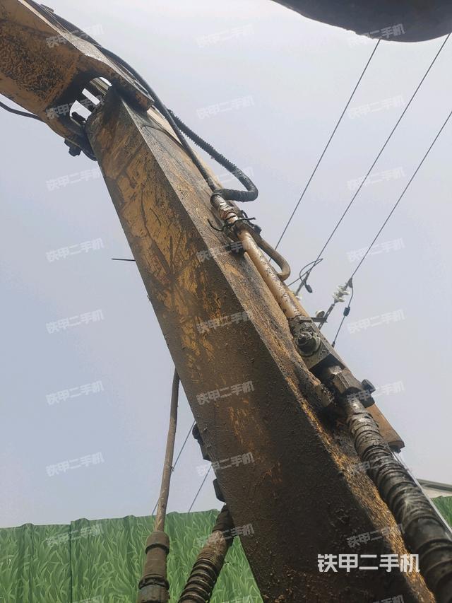 鏟斗右后整體(工作和回轉(zhuǎn)裝置) 鏟斗右后整體(工作和回轉(zhuǎn)裝置)