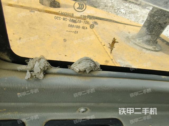 后窗玻璃角標（駕駛室部分）