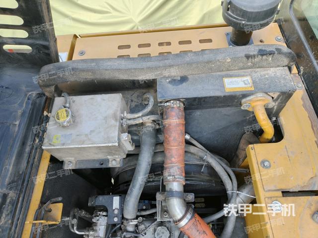 發(fā)動(dòng)機(jī)室（上車部件）