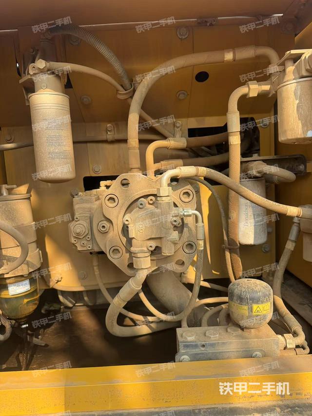 液壓泵艙室正面整體（整機(jī)外觀）