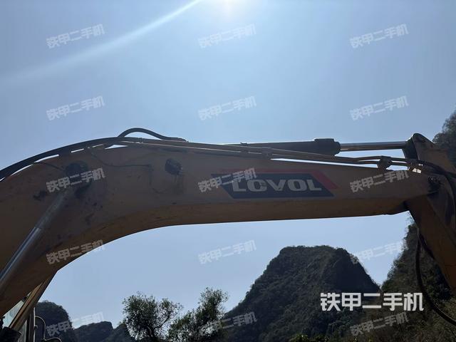 大臂根部?斜視(工作和回轉(zhuǎn)裝置) 大臂根部?斜視(工作和回轉(zhuǎn)裝置)