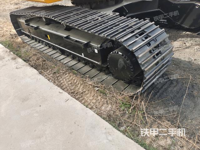 左侧履带整体 （行走机构）