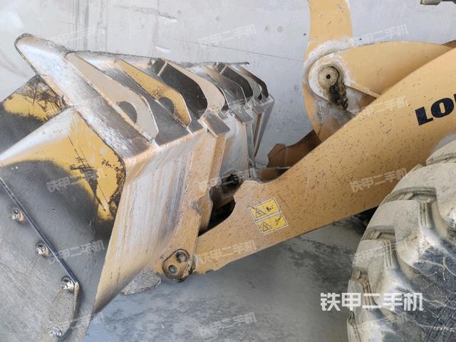 鏟斗油缸側(cè)面（工作裝置）