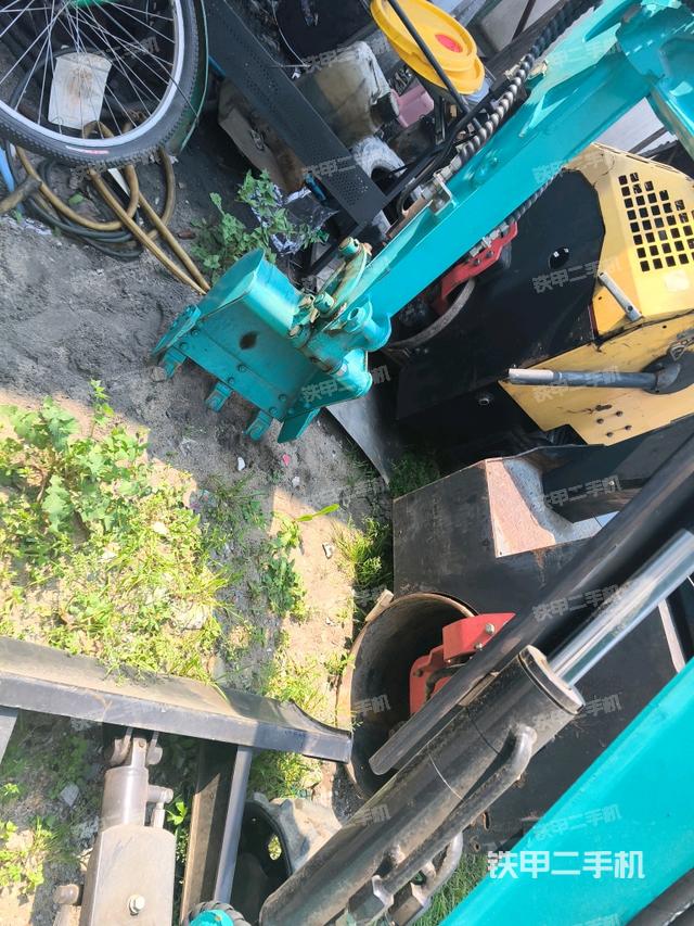 液壓泵艙室正面整體(整機(jī)外觀) 液壓泵艙室正面整體(整機(jī)外觀)