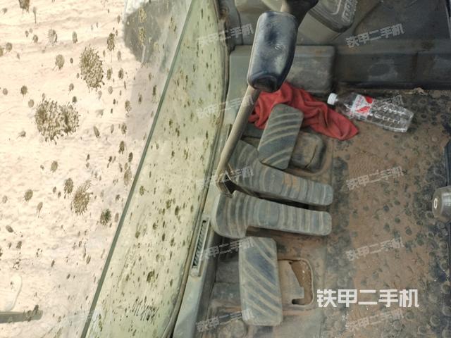 右側(cè)玻璃角標(駕駛室部分) 右側(cè)玻璃角標(駕駛室部分)