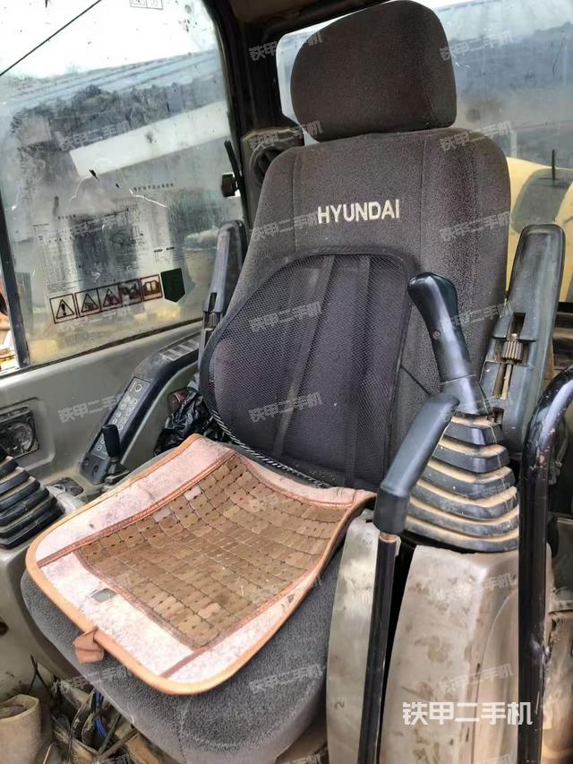 駕駛室整體（整機外觀）