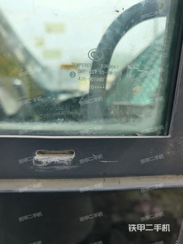 左后方玻璃角標（駕駛室部分）