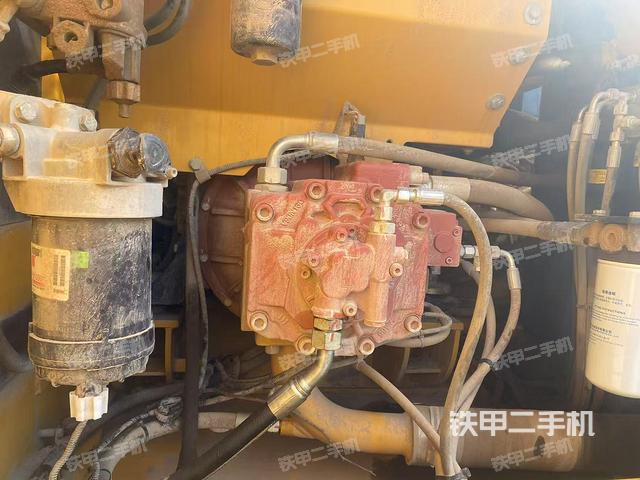 液壓泵艙室正面整體（整機(jī)外觀）