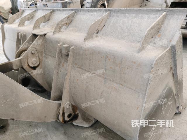 鏟斗油缸側(cè)面(工作裝置) 鏟斗油缸側(cè)面(工作裝置)