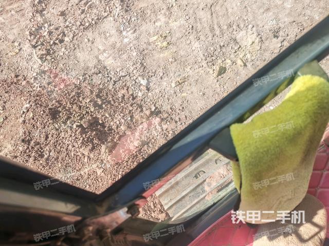 后窗玻璃角標(駕駛室部分) 后窗玻璃角標(駕駛室部分)