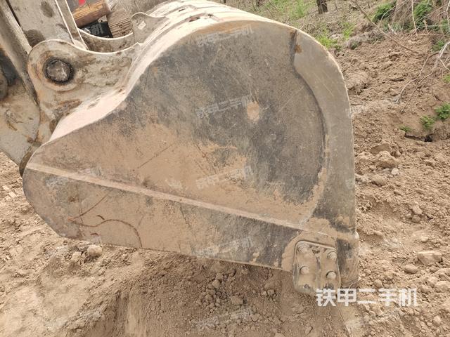 小臂整體左后(工作和回轉(zhuǎn)裝置) 小臂整體左后(工作和回轉(zhuǎn)裝置)