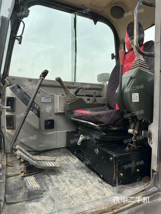 駕駛室頂部（整機(jī)外觀）