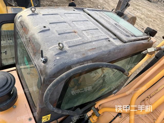 駕駛室頂部（整機外觀）