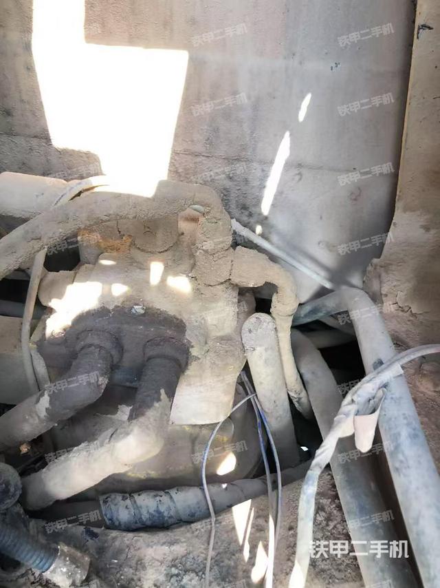 回轉(zhuǎn)馬達和主控閥（整機外觀）