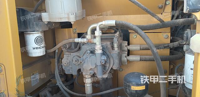 液壓泵艙室正面整體(整機(jī)外觀) 液壓泵艙室正面整體(整機(jī)外觀)