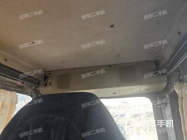 左后方玻璃角標(biāo)（駕駛室部分）