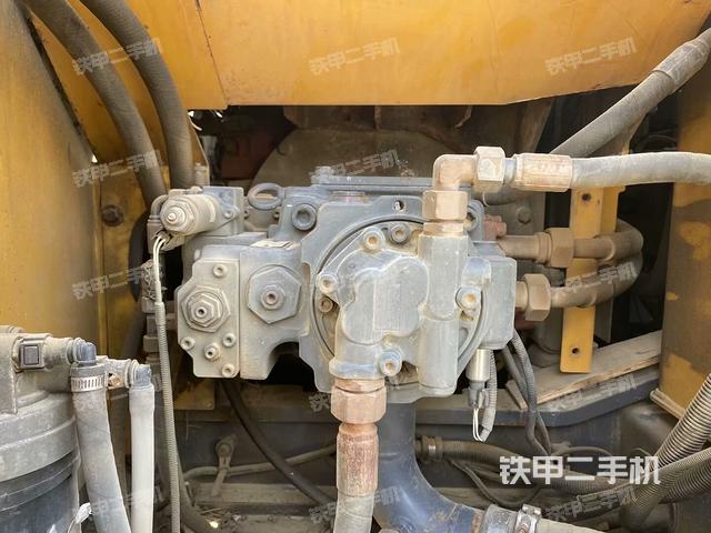 液壓泵艙室正面整體（整機(jī)外觀）