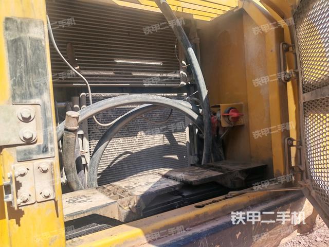 散熱器正面(大件艙室) 散熱器正面(大件艙室)