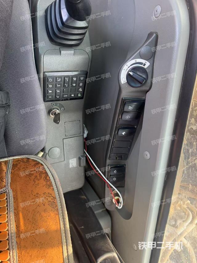 駕駛室整體（整機(jī)外觀）