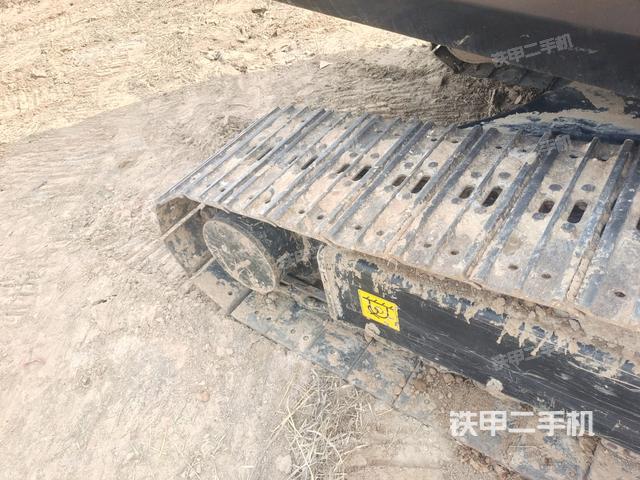 左驅(qū)動輪（行走機構(gòu)）