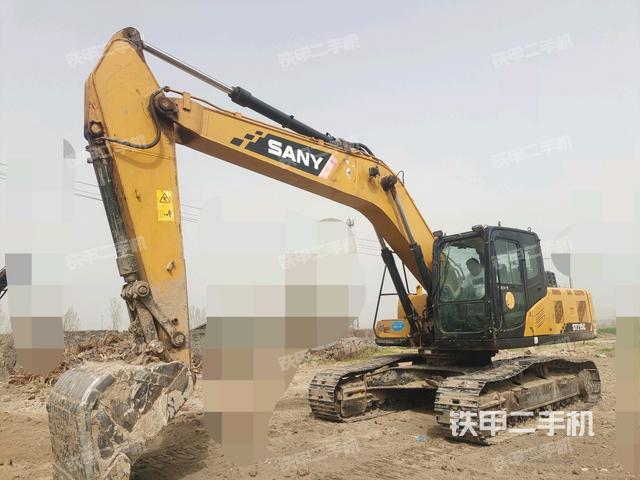 三一重工SY215C挖掘机的设备实拍-第1张实拍照片