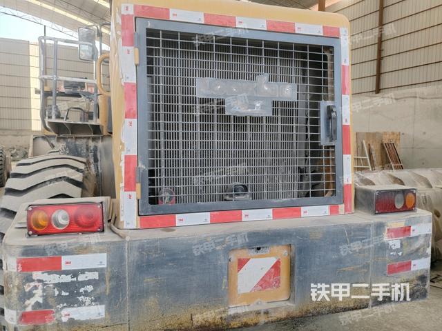 正后方(整機外觀) 正后方(整機外觀)