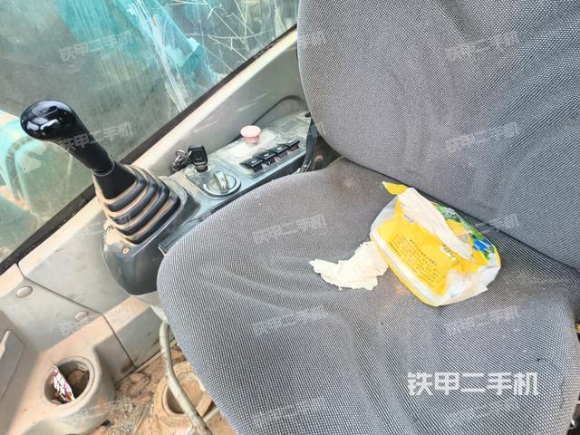 座椅右側控制臺/鑰匙門/油門/含右手柄（駕駛室部分）