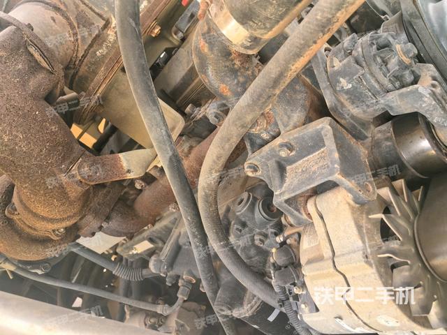 發(fā)動(dòng)機(jī)右側(cè)全景(壓路機(jī)發(fā)動(dòng)機(jī)艙) 發(fā)動(dòng)機(jī)右側(cè)全景(壓路機(jī)發(fā)動(dòng)機(jī)艙)