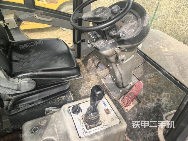 駕駛室外頂全景(壓路機(jī)駕駛室) 駕駛室外頂全景(壓路機(jī)駕駛室)