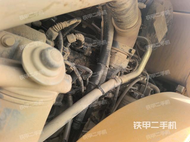 分動(dòng)箱或變速箱（壓路機(jī)發(fā)動(dòng)機(jī)艙）