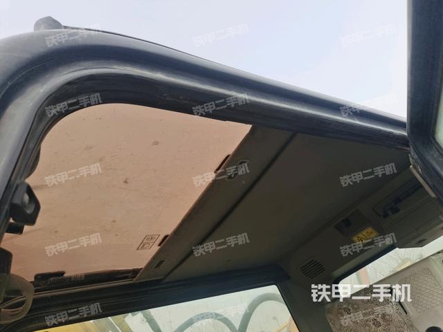 座椅右側(cè)控制臺(tái)/鑰匙門(mén)/油門(mén)/含右手柄(駕駛室部分) 座椅右側(cè)控制臺(tái)/鑰匙門(mén)/油門(mén)/含右手柄(駕駛室部分)