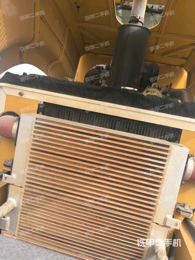 風(fēng)扇及皮帶(壓路機(jī)發(fā)動(dòng)機(jī)艙) 風(fēng)扇及皮帶(壓路機(jī)發(fā)動(dòng)機(jī)艙)