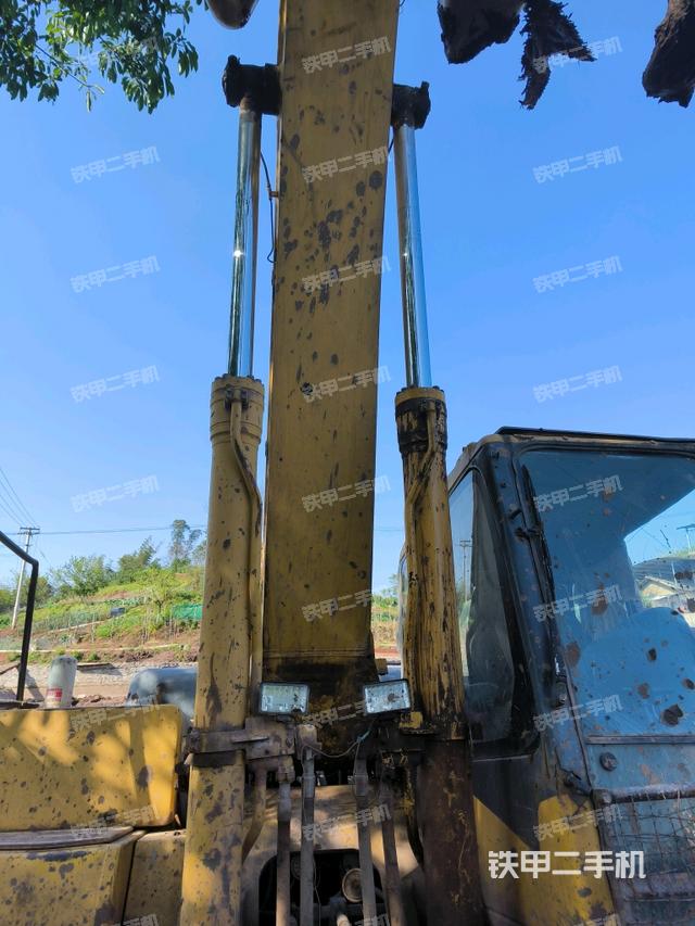 大臂油缸整體?豎拍（工作和回轉(zhuǎn)裝置）