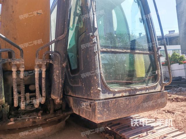 鏟斗右后整體(工作和回轉(zhuǎn)裝置) 鏟斗右后整體(工作和回轉(zhuǎn)裝置)