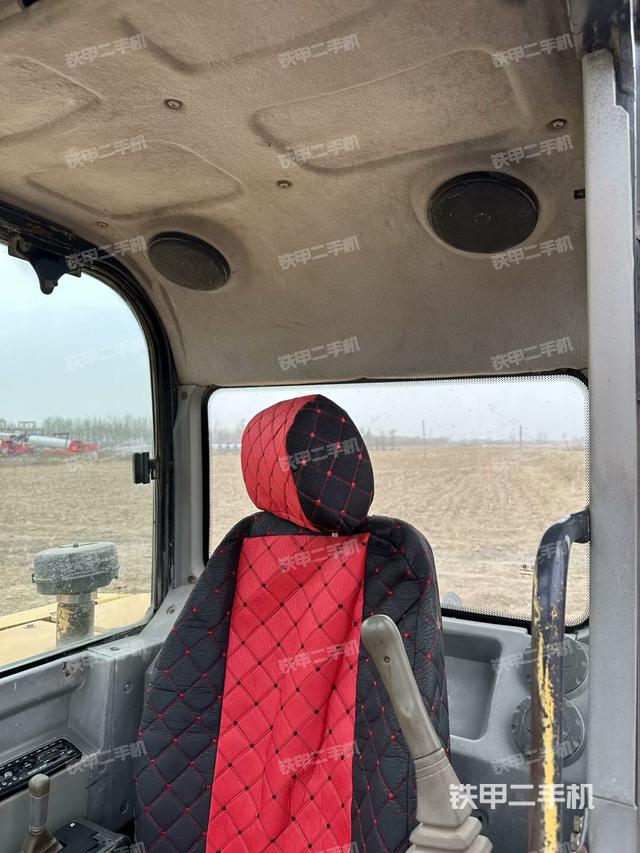 回轉(zhuǎn)馬達(dá)和主控閥（整機(jī)外觀）