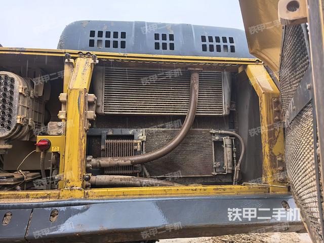 散熱器正面(大件艙室) 散熱器正面(大件艙室)