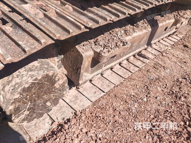 右側(cè)履帶整體(行走機構(gòu)) 右側(cè)履帶整體(行走機構(gòu))