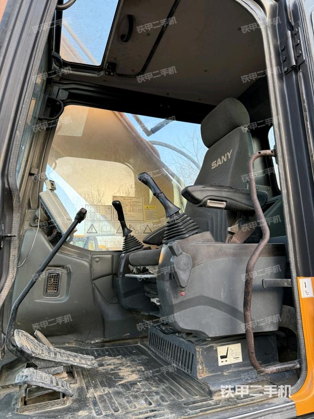 駕駛室整體（整機外觀）