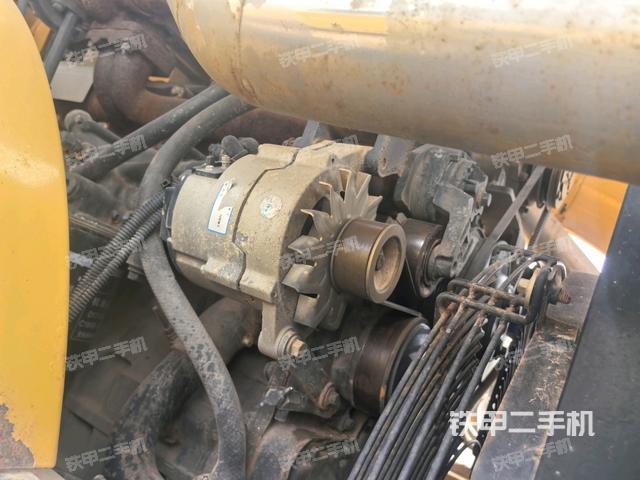 發(fā)動(dòng)機(jī)上部全景(壓路機(jī)發(fā)動(dòng)機(jī)艙) 發(fā)動(dòng)機(jī)上部全景(壓路機(jī)發(fā)動(dòng)機(jī)艙)