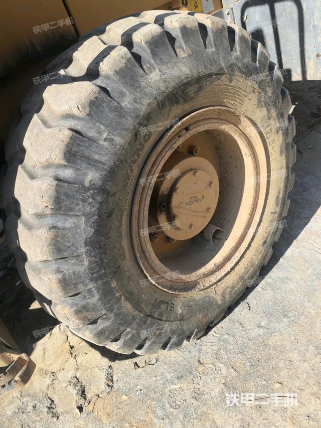 右前輪（行走機(jī)構(gòu)）