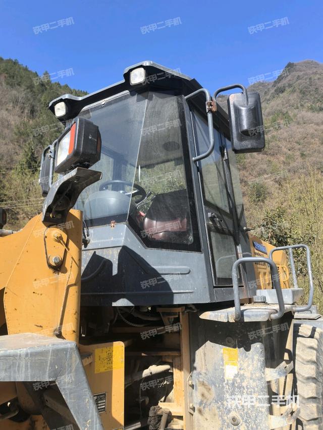 駕駛室正側(cè)（駕駛室部分）