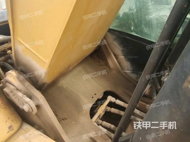 大臂背部俯視(工作和回轉(zhuǎn)裝置) 大臂背部俯視(工作和回轉(zhuǎn)裝置)