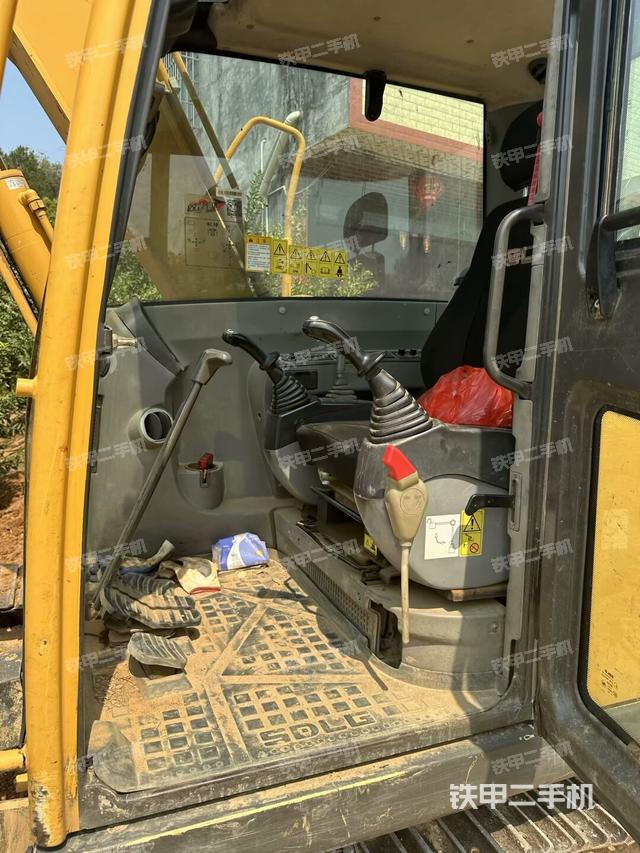 驾驶室整体（整机外观）