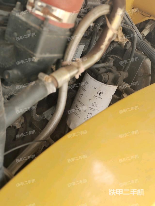 散熱器全景（壓路機(jī)發(fā)動(dòng)機(jī)艙）